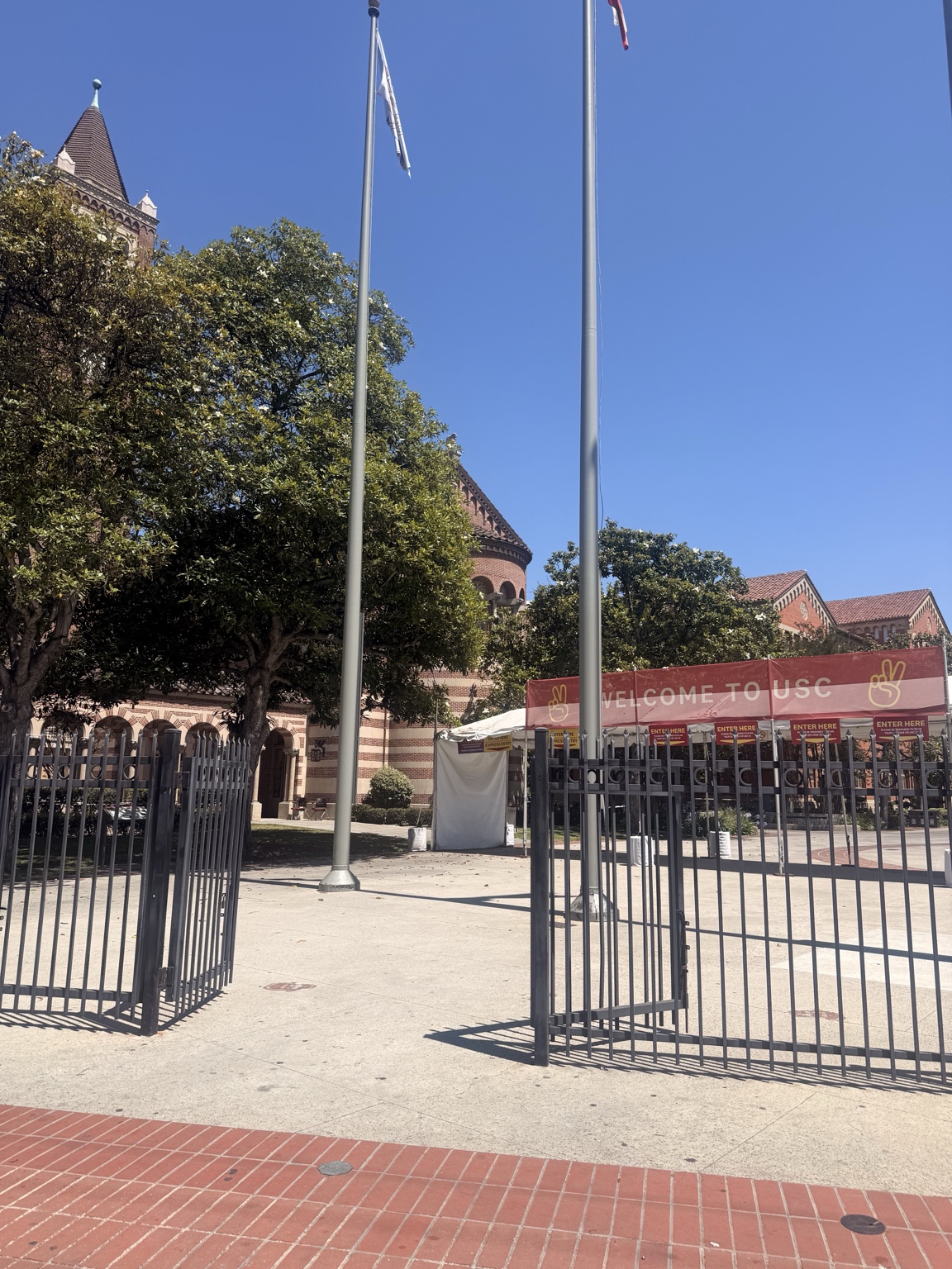 USC Gate 1 entrance on Exposition Blvd