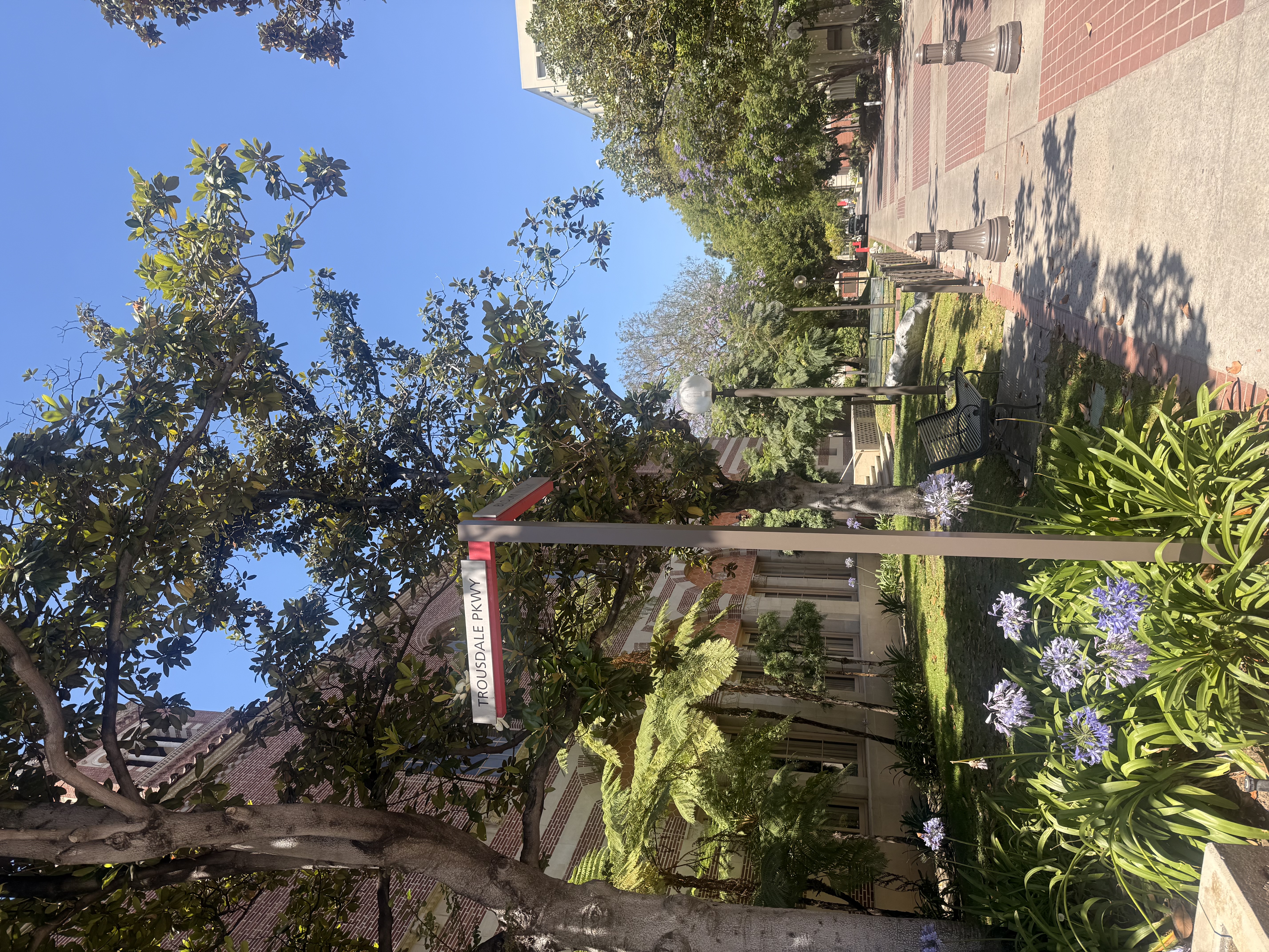 Trousdale Pkwy walkway path